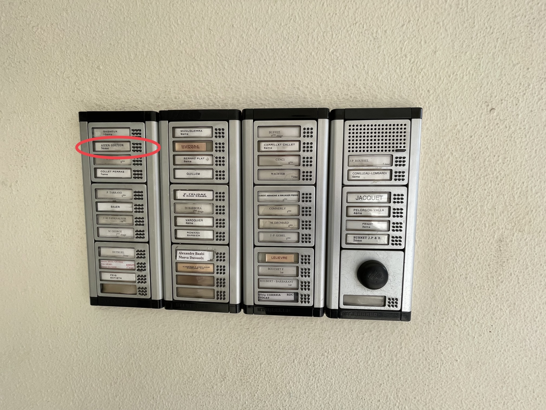 Interphone avec lecteur de badge